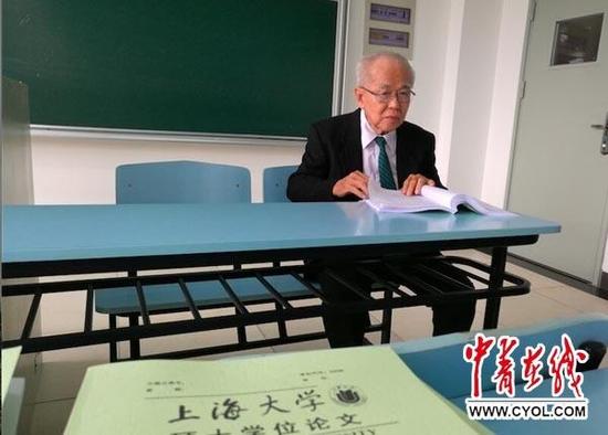 81岁老人手写16万字硕士论文答辩|老人|论文答