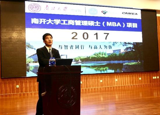 薛红志副院长讲解项目