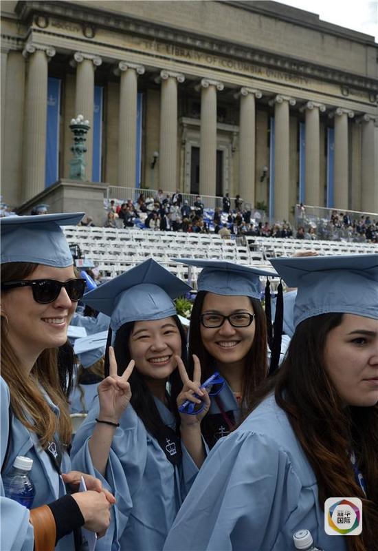 2015年5月20日，美国哥伦比亚大学举行第261届毕业典礼，约15000名毕业生参加仪式，其中包括近600名中国学生。（新华社记者王雷摄）