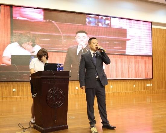 陈琰老师为学子们讲解招生政策