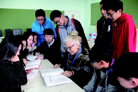 校长给孩子们讲课