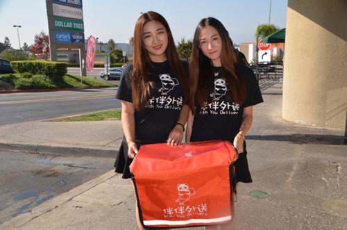 毕业于尔湾加大的留学生刘嘉怡(左)和张遥临(右)创立自己的外送品牌，目前正计划扩展。(美国《世界日报》/王全秀子 摄)