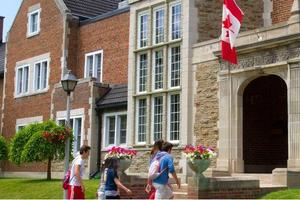 新一轮留学申请季启动 加拿大带薪实习受追捧