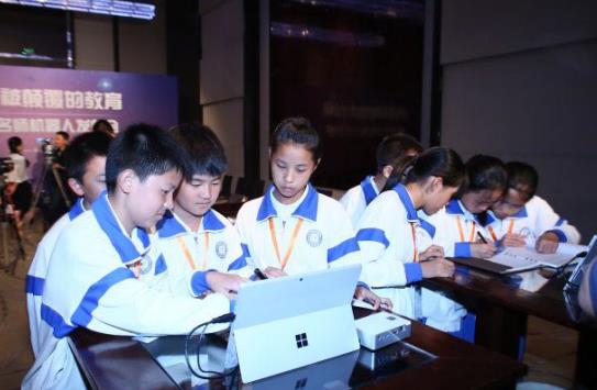 赢鼎教育发布名师机器人 让教育变得更智能|