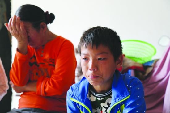谈到就医路,小路遥流泪了