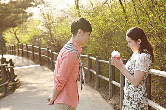 中国年轻人为何不愿结婚.双语_手机新浪网