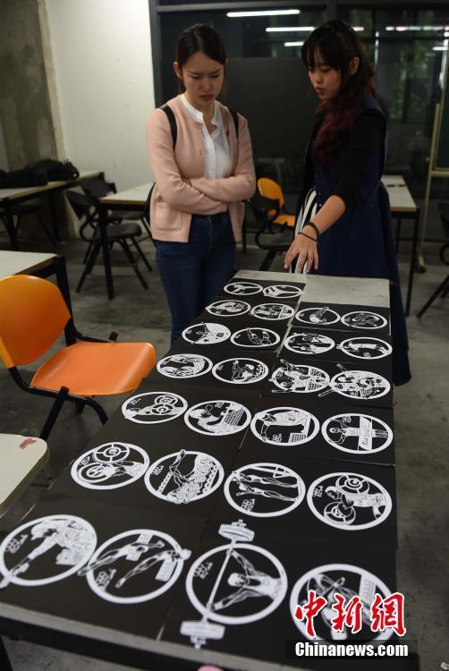 川美大学生纸上雕刻奥运冠军 新意十足(图)
