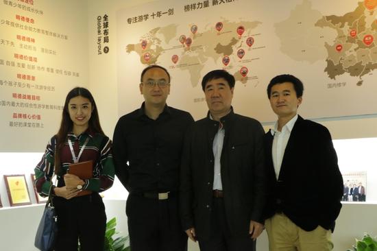 国家教育行政学院李五一副院长(左三)在世纪明德调研,世纪明德总裁李岩(左二)、联合创始人黎明(右一)陪同