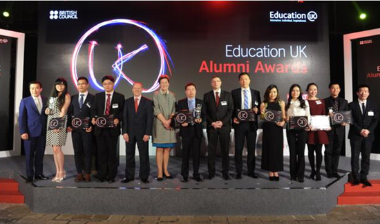 埃塞克斯大学校友郑建伟被英国大使馆文化教育处授予“2016英国杰出校友大奖”、“社会影响力奖”。