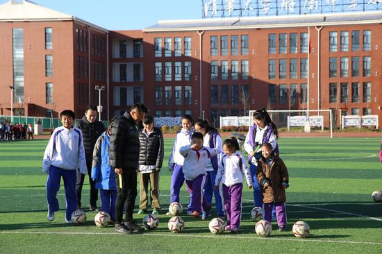 清华附中永丰校举行足球活动