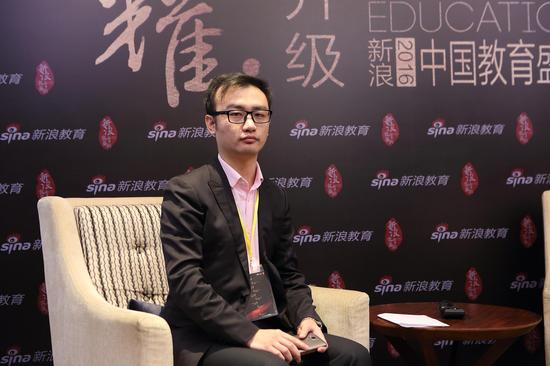 圣达信教育靳小强:利用人工智能注入思维理念