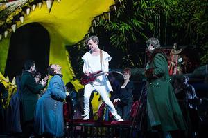 英剧院“白人演中国人”引争议 被批有种族歧视之嫌