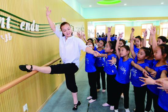 教育部司长王定华寄语教师:2017我们一路同行