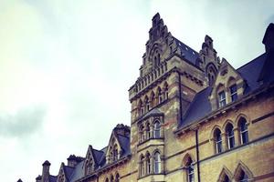 牛津大学被毕业生告上法庭 因课堂“无聊”