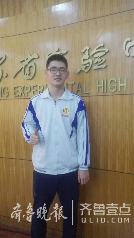 膜拜学神 高三男生被牛津大学预录取