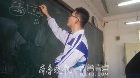 膜拜学神 高三男生被牛津大学预录取