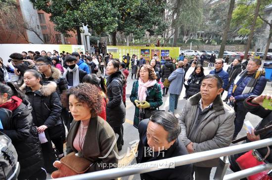 南艺校考考家长 做好后勤很重要(图)