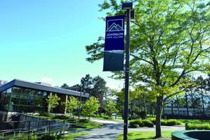 为吸引中国留学生美国“学院”改名“大学”