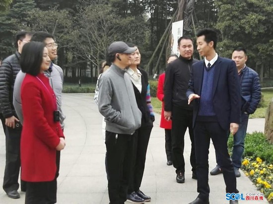 马云撞脸青铜器面具 私人参观称“挺帅”