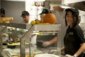 澳快餐店或将禁用外国工人 保障本土青年就业