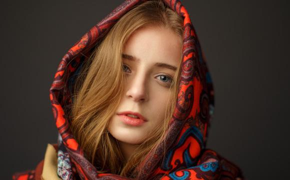 西南财大美女留学生走红 会六国语言成绩优异