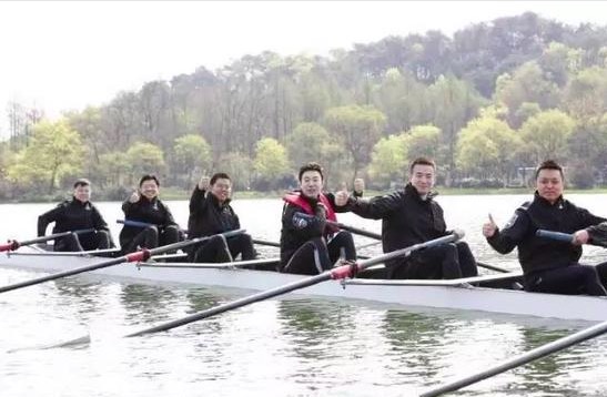 湖畔大学第二届开学典礼：学习赛艇