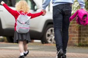 英政府调查：名校学区房比平均房价高15.9万元