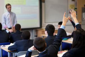 外媒：英国千所学校2020年将面临资金削减