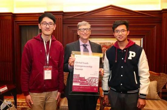 向盖茨赠送礼物