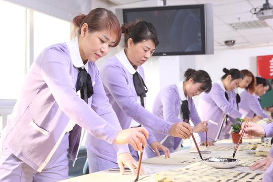 书法训练和国学课程,明显提高了月嫂的基本素质