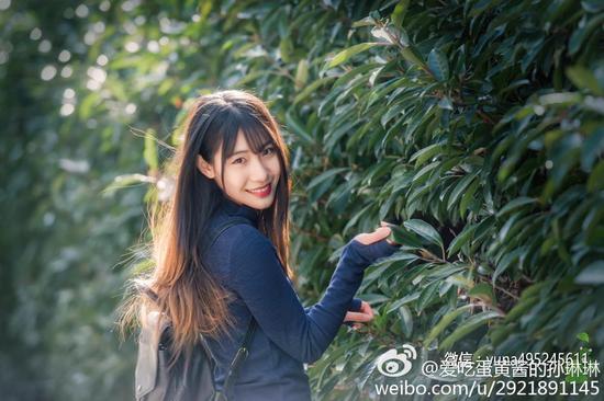 上师校花晒写真 笑容甜美身材赞