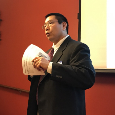 拥有许多华裔生的瑞柏203学区，终于诞生首位华人教委梁保罗。（记者黄惠玲/摄影）