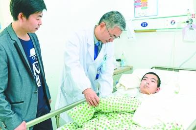 徐航在医院接受治疗