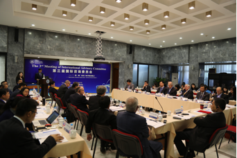 2017年4月21日,学院召开第三届国际咨询委员会会议,中外学者专家热议“一带一路”倡议下商学院的机会