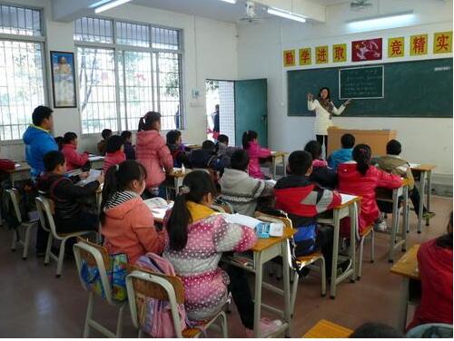 教育部:小学初中教师平均工资不低于公务员