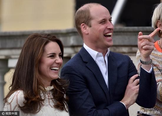 德数千学生要求重考英语听力 哈里王子讲话含