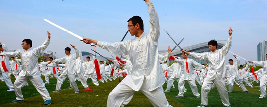 组图:打鼓瑜伽太极剑 大学生运动会“玩嗨”了