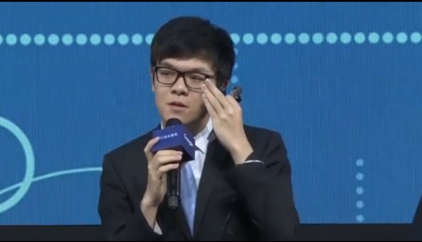 可以说柯洁的这一“怼”十分精彩,爱国情操表现无疑。同时也彰显了年轻人的坚持与自我。