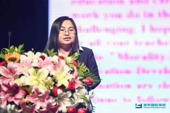 普通高中部的王月英老師作為中方教師團隊代表發言