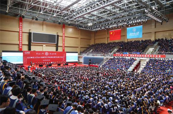 2017届研究生毕业典礼暨学位授予仪式隆重举行