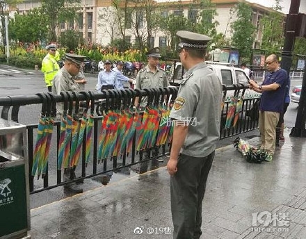 “共享雨伞”现身杭州 不到24小时就被收走