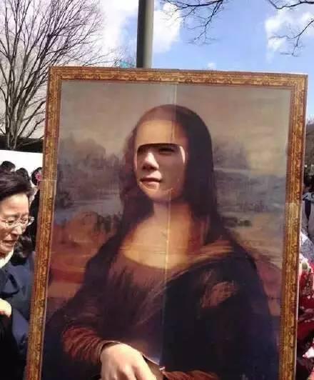 一般毕业典礼都是气氛严肃且略带伤感的,而日本京都大学却有一个有趣的传统。在毕业典礼这天,毕业生们可以随意打扮....