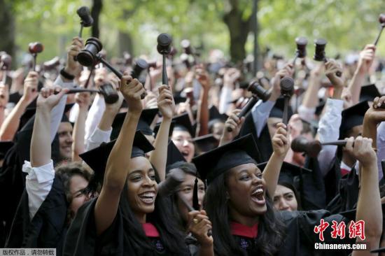 资料图片：美国剑桥，哈佛大学举行毕业典礼。