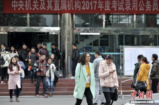 资料图:2016年11月27日,2017年度中央机关及其直属机构公务员招考笔试开考。张浪 摄