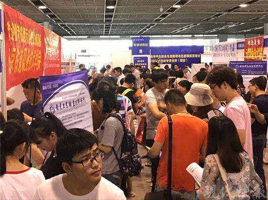 专家建议:高职专科志愿可多填几个院校冲一冲