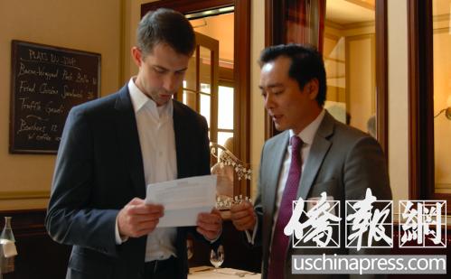 特朗普亞太顧問王湉將請愿信遞交國會議員湯姆·科頓(Tom Cotton)，他希望更多的人關注此議題，推動事情更快得到解決。(僑報記者章寧攝)
