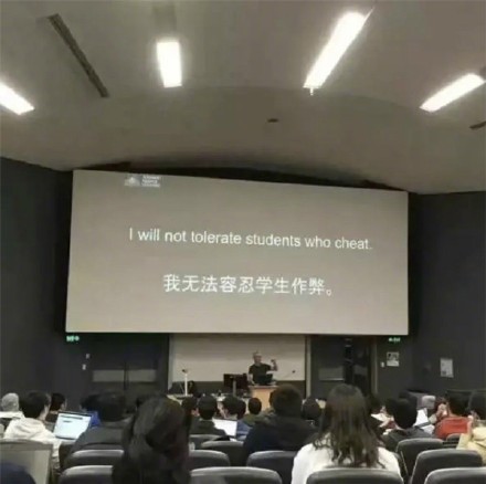 资料图：澳洲大学老师用中文警告“别作弊”