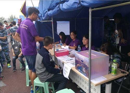 　　天津大学精仪学院安排了一个特殊的“时光信箱”，请新生写下对自己大学生活的期望投入时光信箱，一年后信箱自动开启。（来源：人民网）