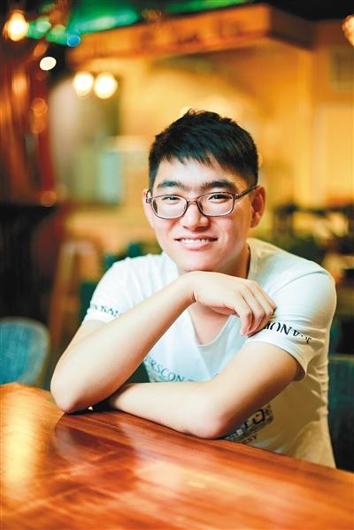 19岁博士生范焱。