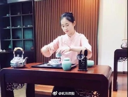 90后美女教师